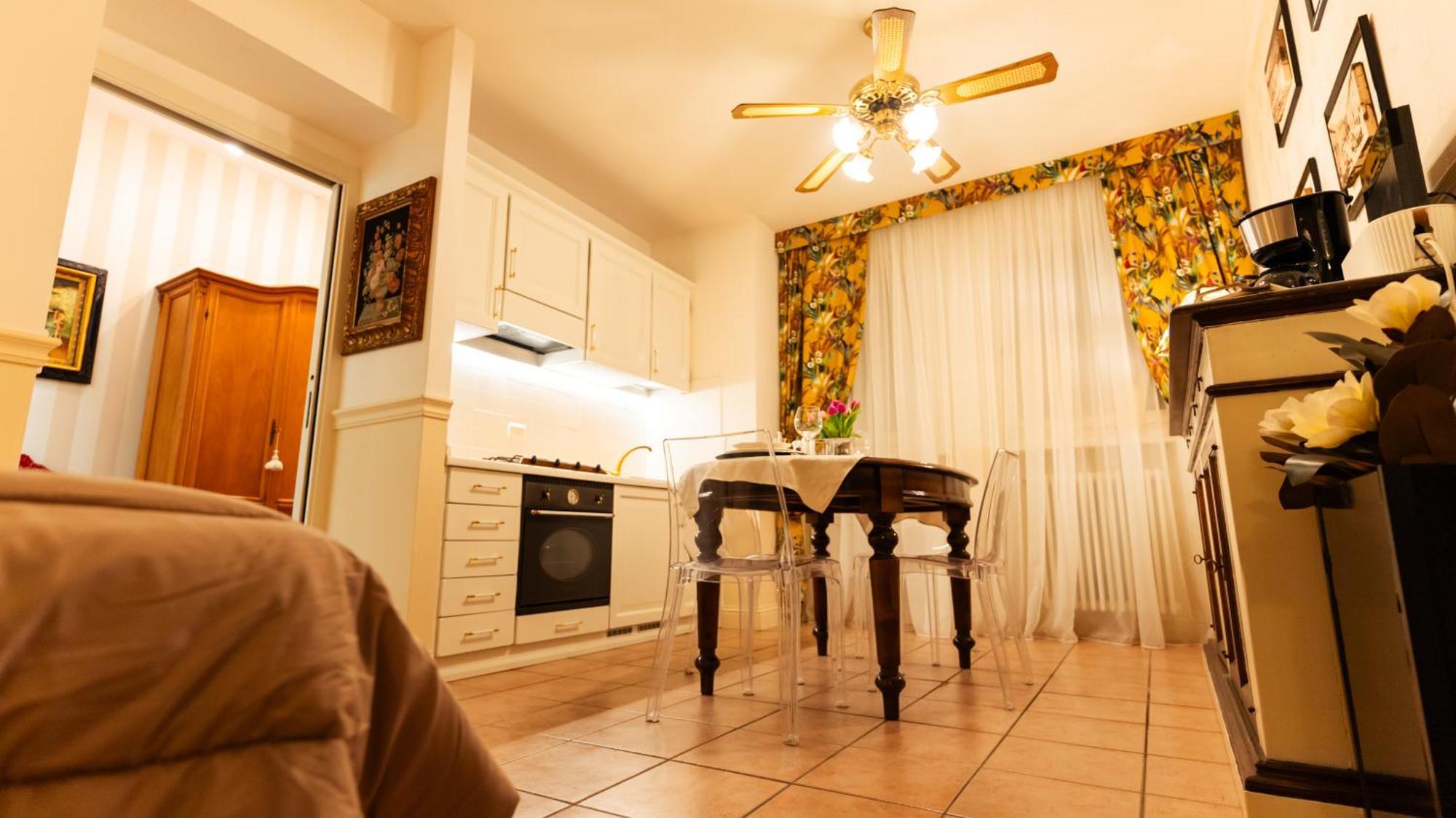 New Cozy Apartment - City Centre Lecco Luaran gambar