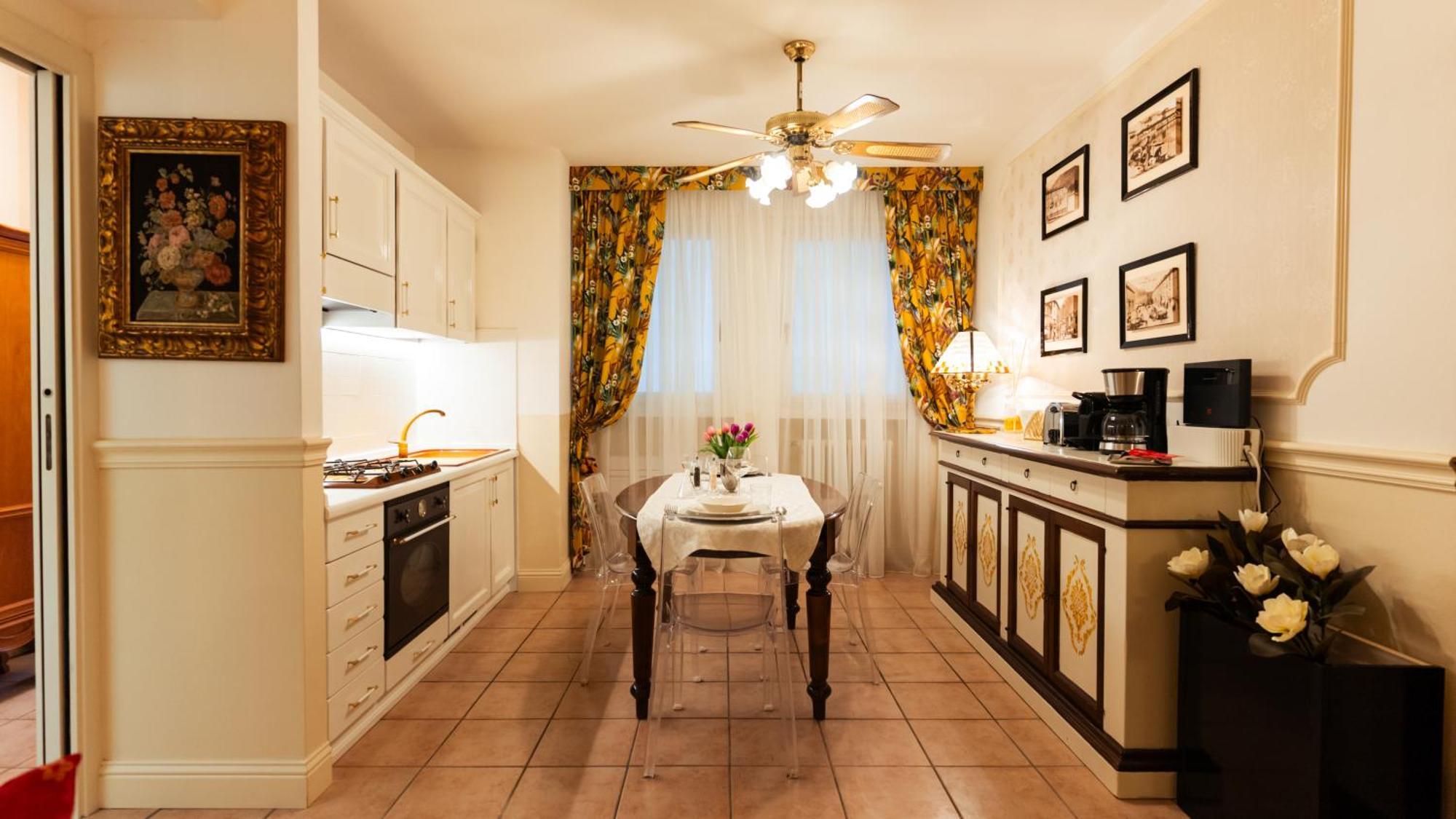 New Cozy Apartment - City Centre Lecco Luaran gambar