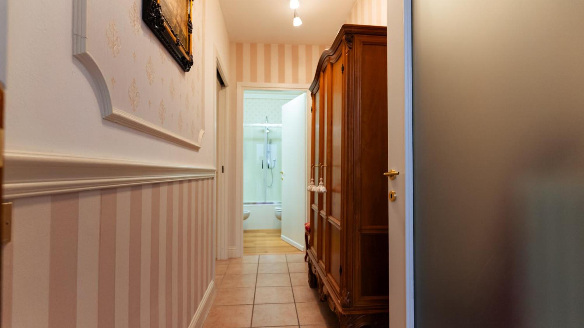 New Cozy Apartment - City Centre Lecco Luaran gambar