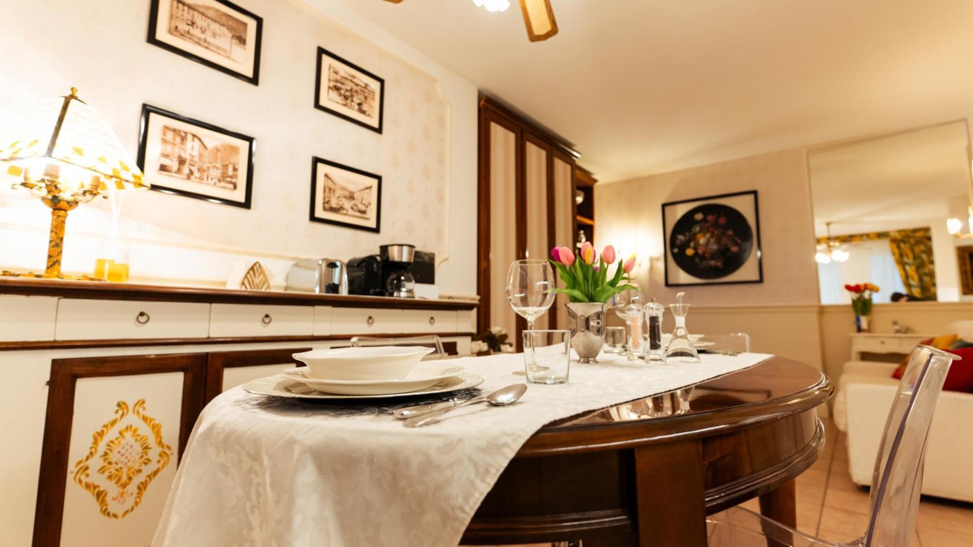 New Cozy Apartment - City Centre Lecco Luaran gambar