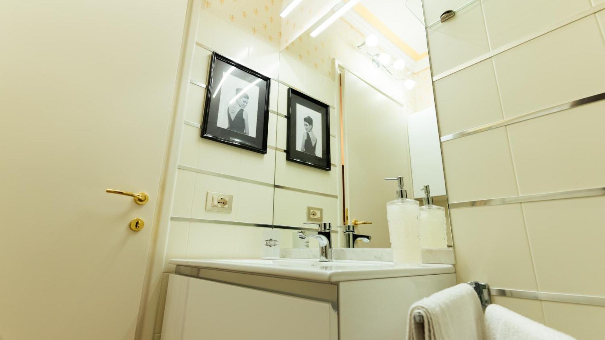 New Cozy Apartment - City Centre Lecco Luaran gambar