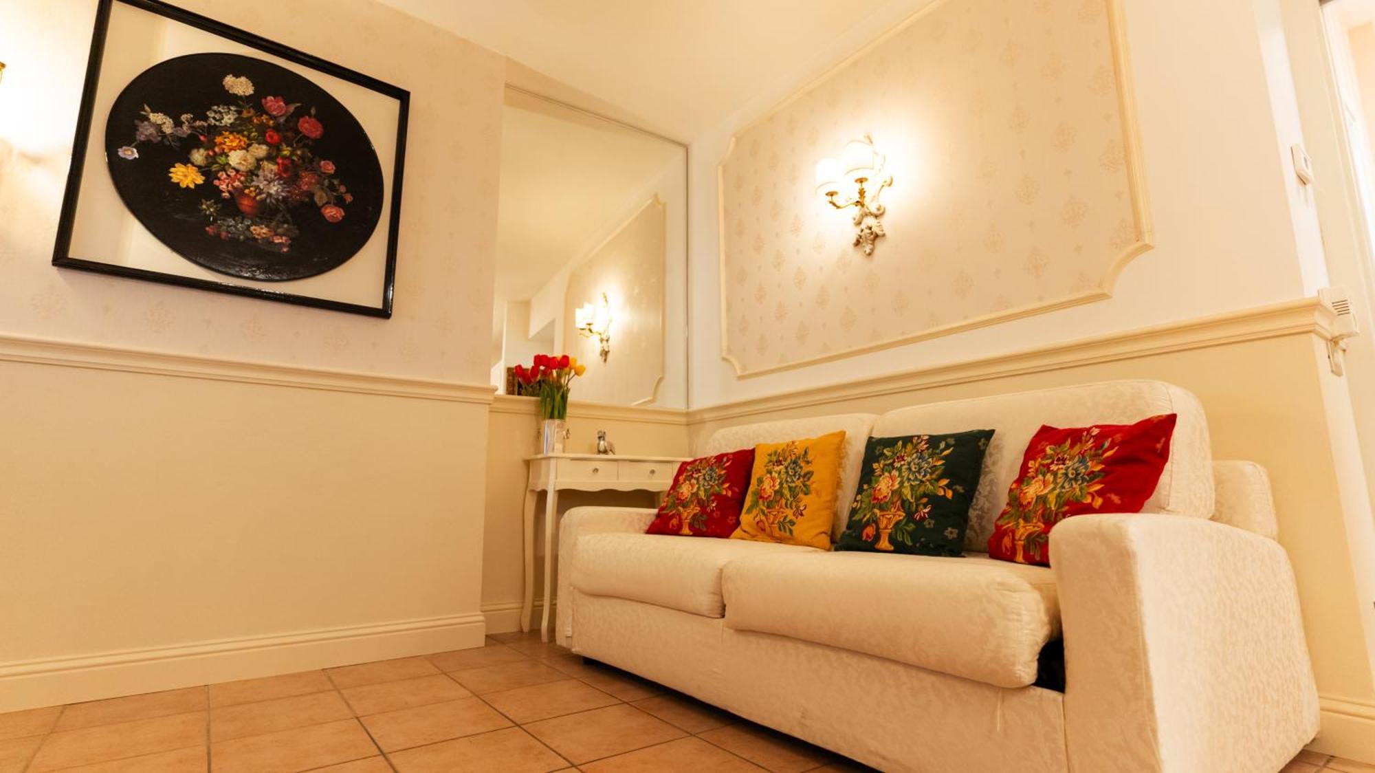 New Cozy Apartment - City Centre Lecco Luaran gambar