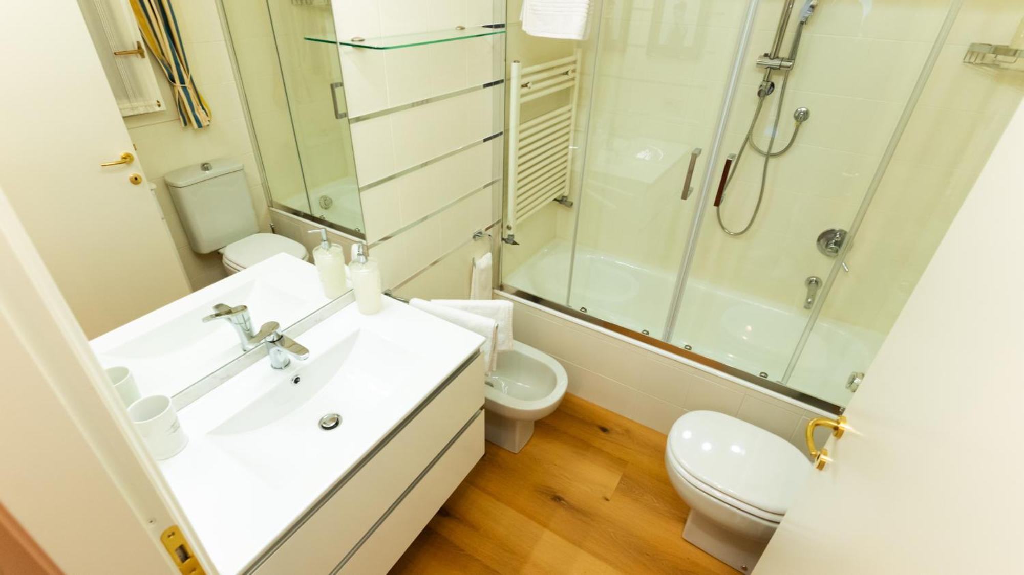 New Cozy Apartment - City Centre Lecco Luaran gambar